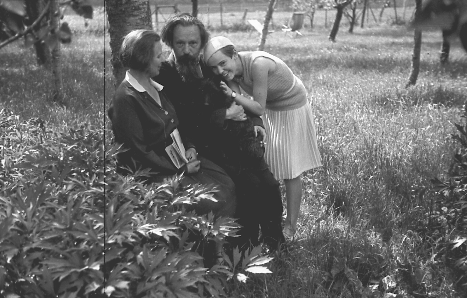 Lessing with Ada and Ruth 1932 Photo by Hein Gorny